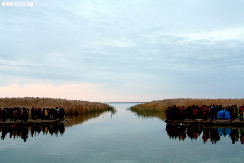 居延海日出.jpg