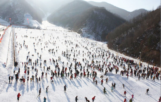 雪场满员.jpg