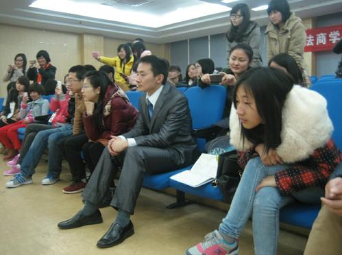 认真的同学.JPG