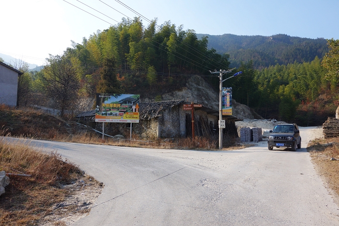 图29  从这条路上天岳关.jpg