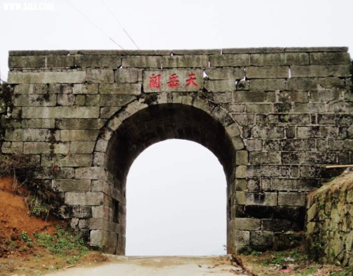 图30  天岳关关门.jpg