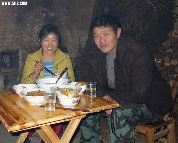 图42  与只角楼山庄老包一家共进晚餐.jpg