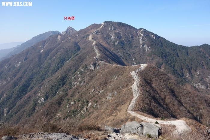 图50   登上山脊西望去只角楼之路.jpg.jpg