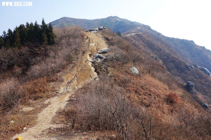 图60  回到登上山脊处 休息补充后向湫池塘进发.jpg
