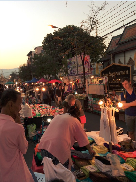 sunday market开始了1.jpg