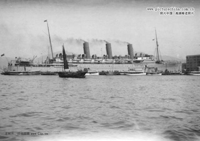 1920上海港口的德国巨轮.jpg