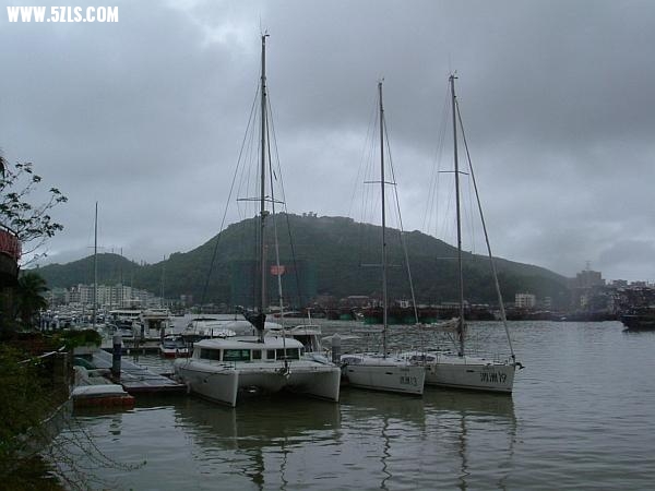 三亚海边游艇帆船1.JPG