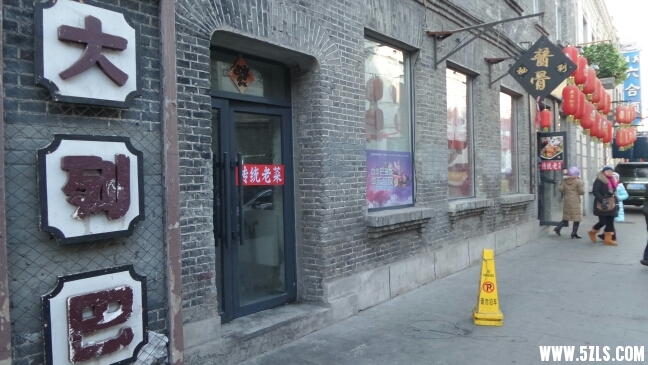 065211n7edhizbypouccop.jpg