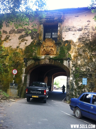 Ƭ1 894.jpg