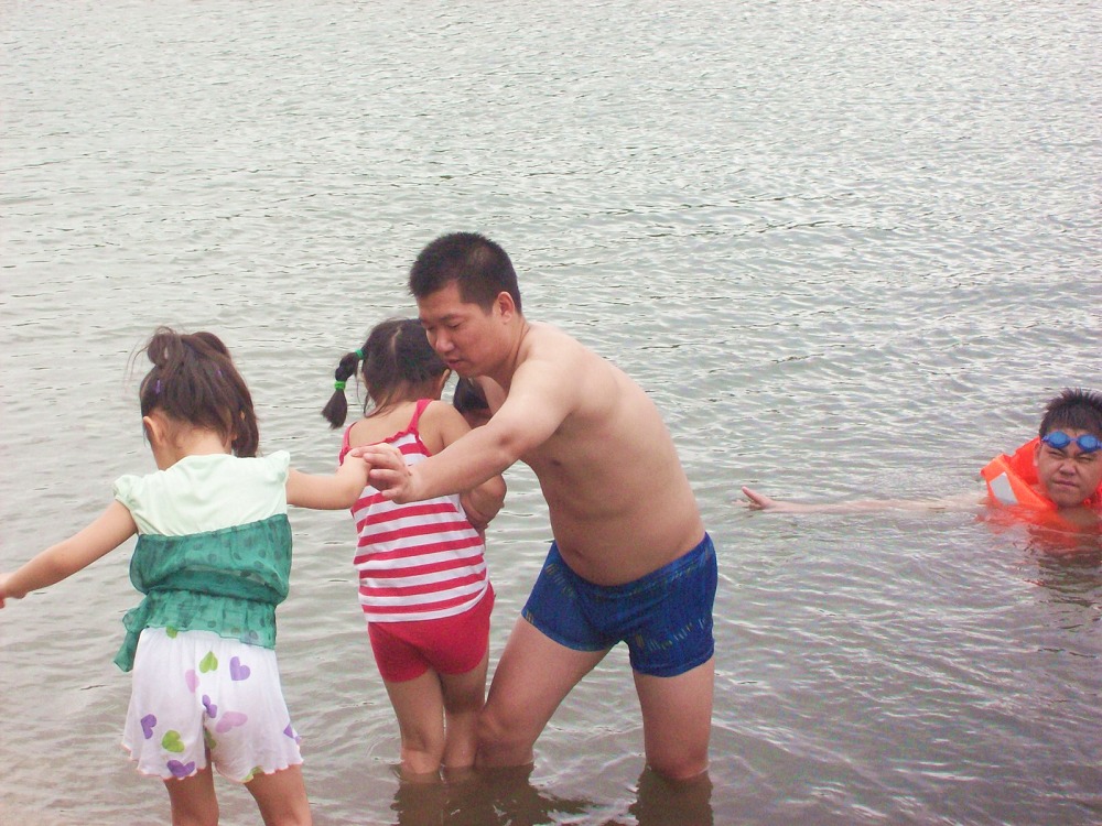 戏水.jpg