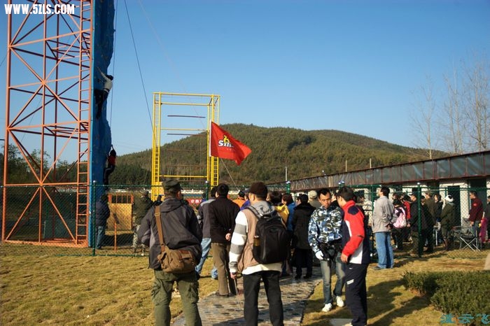 鍦ㄨ矾涓婄殑鏃楀笢杩庨椋樻壃