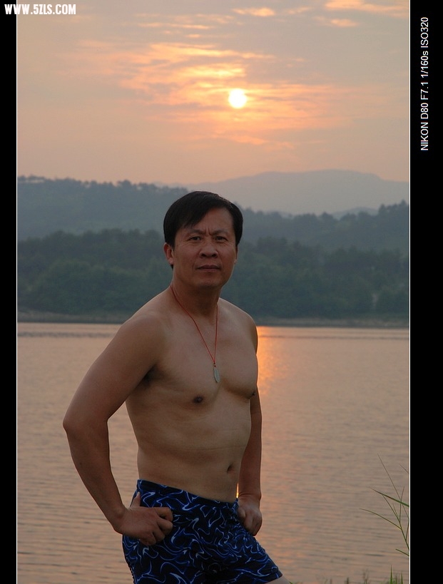 酷哥是肌肉男