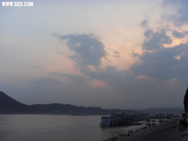 鏅氶湠