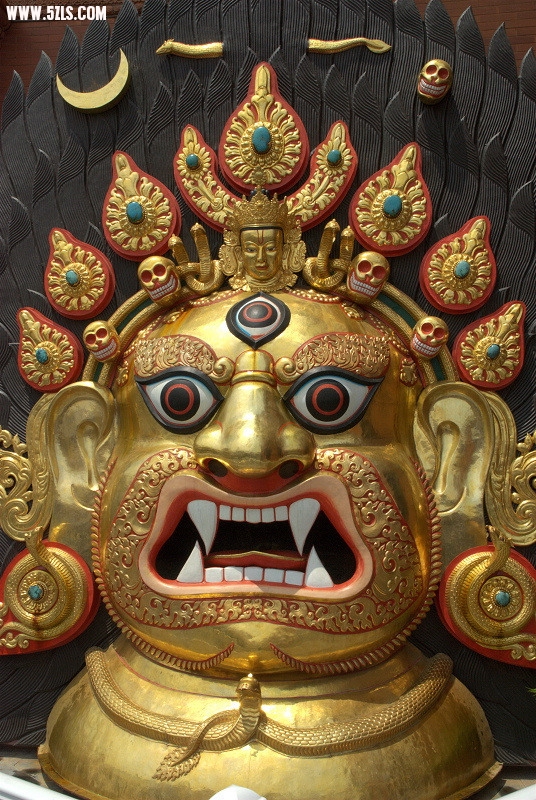 尼泊尔馆的烫金佛