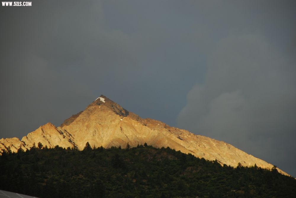 日照金山