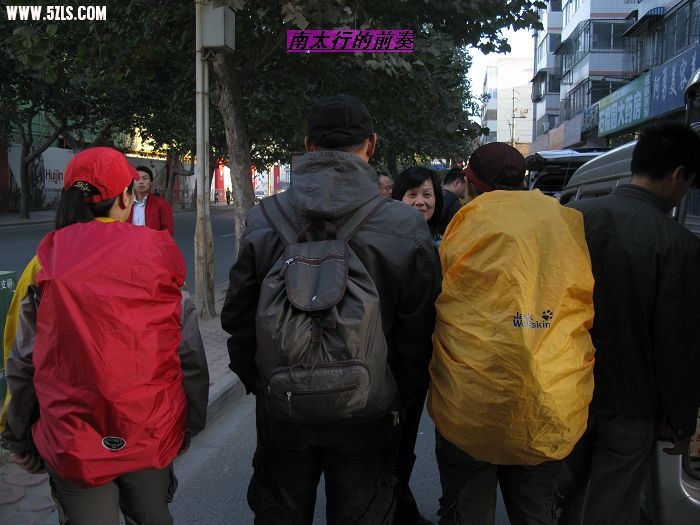 帅哥和美女的包包差别忑大