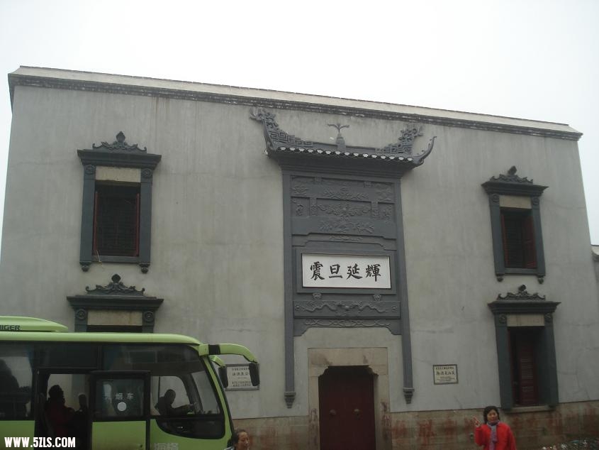 21583290.jpg