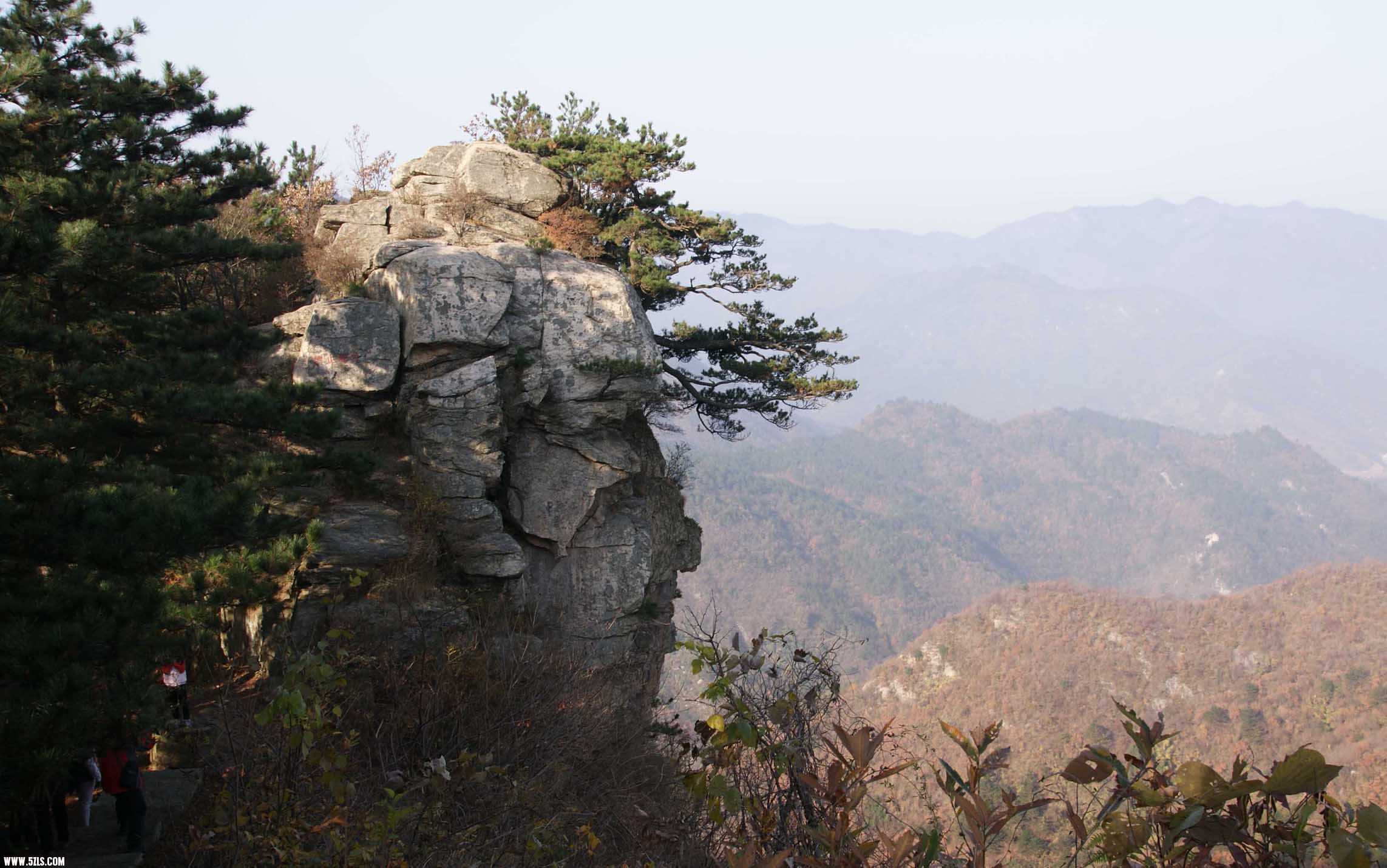 将军俯瞰群山