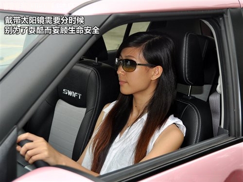 女性开车5.jpg