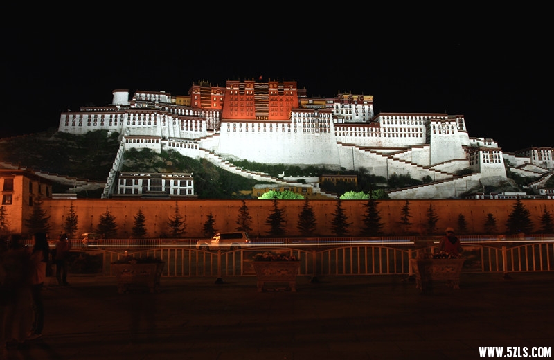 布宫夜景_副本.jpg