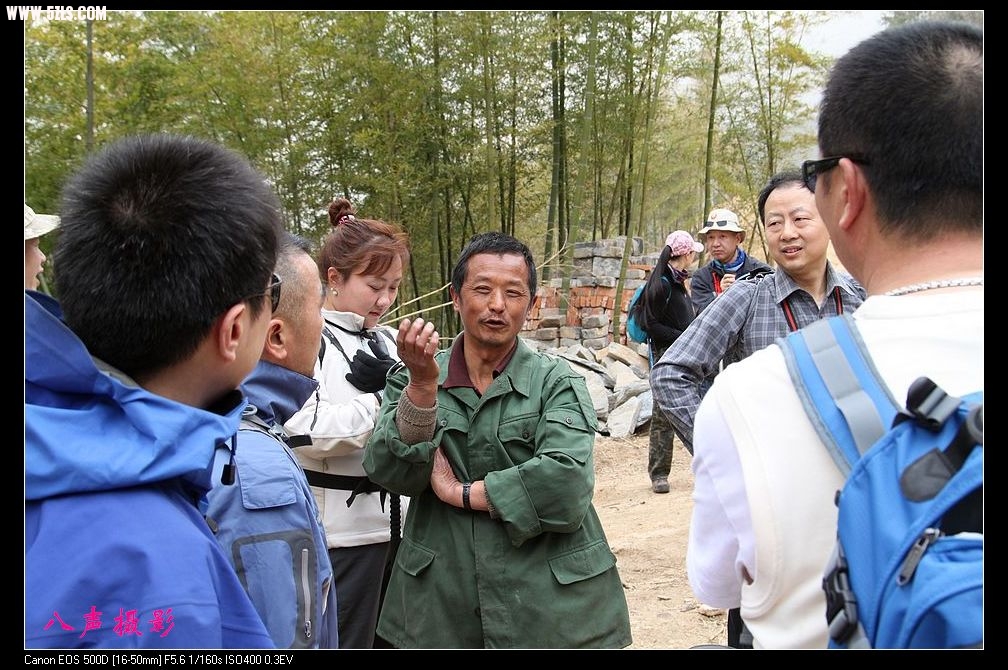 在当地找了一个向导，此时正在与大家沟�