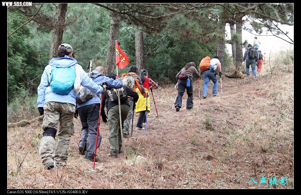 山道弯弯，道路是遥远的，号称是九峰尖，就是要�